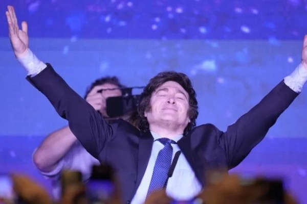Javier Milei derruba peronismo e é eleito presidente da Argentina
