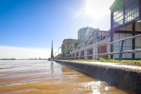 Com a elevação do nível do Guaíba comportas são fechadas
