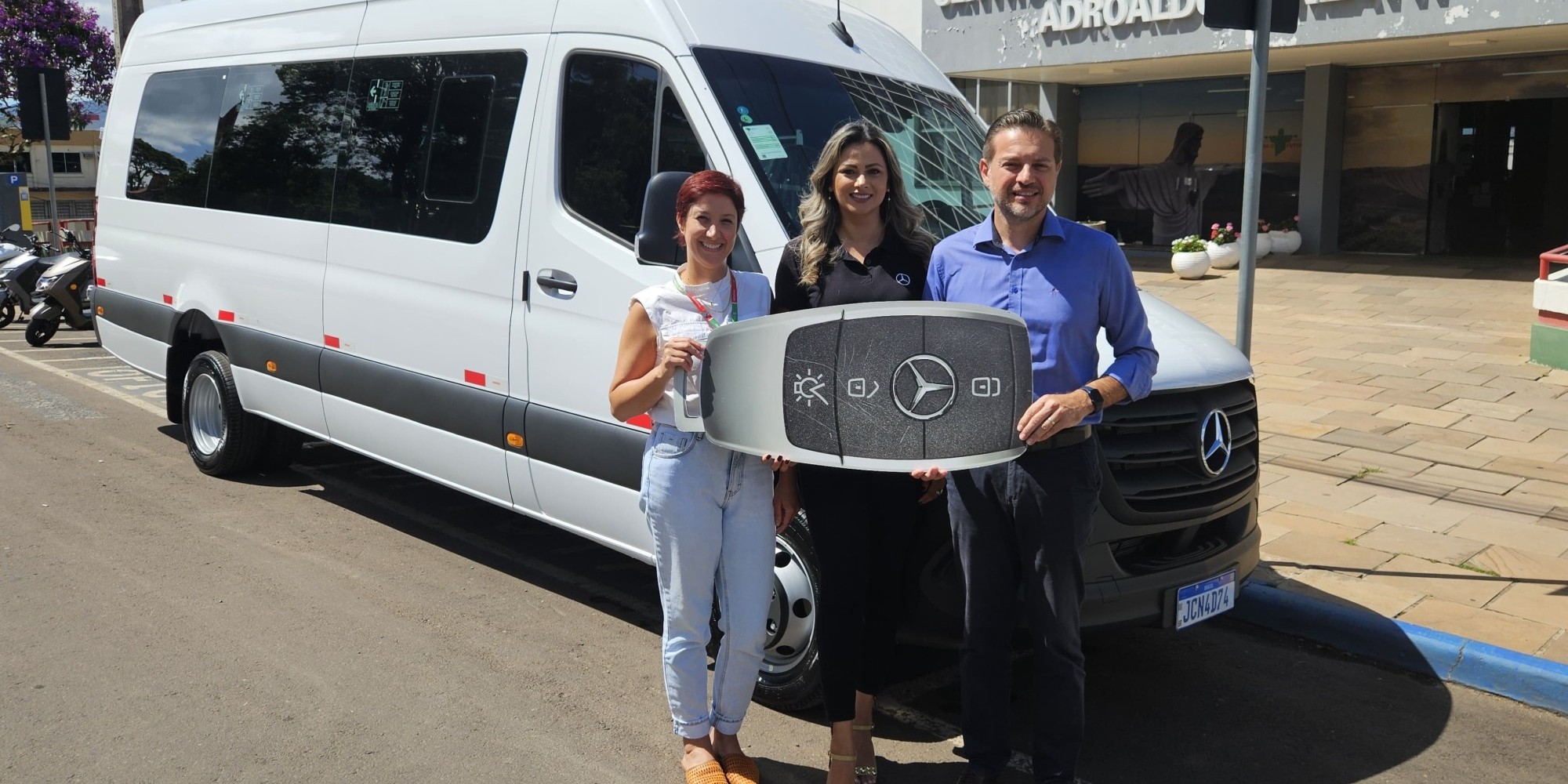 Encantado recebe novo veículo para transporte de pacientes