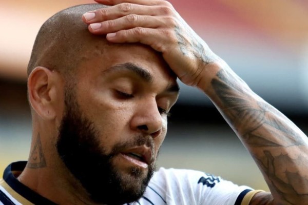 Justiça da Espanha concede liberdade a Daniel Alves sob fiança de 1 milhão de euros