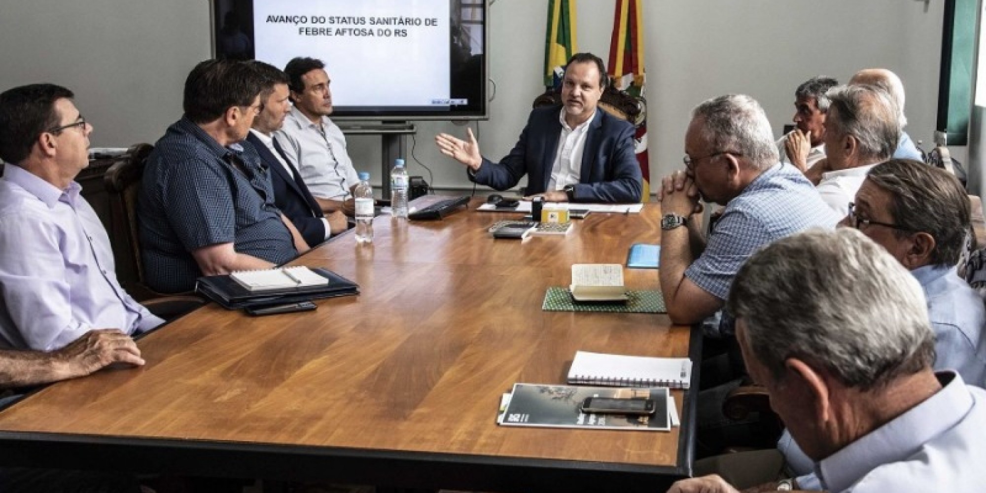 Na reunião da Secretaria da Agricultura, Pecuária e Desenvolvimento estiveram representantes de Farsul, Febrac, Fetag e Fundesa Na reunião da Secretaria da Agricultura, Pecuária e Desenvolvimento estiveram representantes de Farsul, Febrac, Fetag e Fundesa