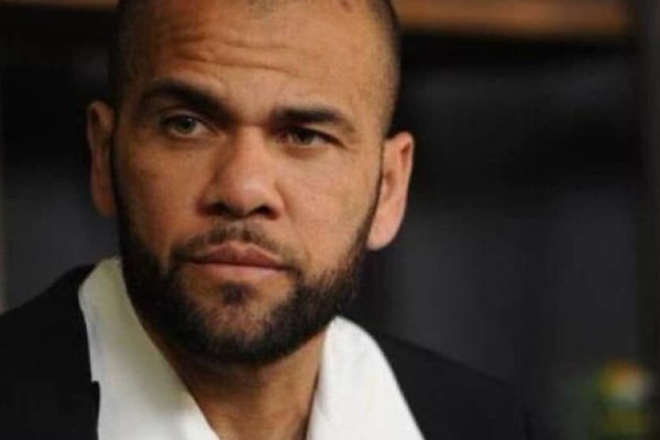 Daniel Alves é convocado para voltar ao tribunal na Espanha