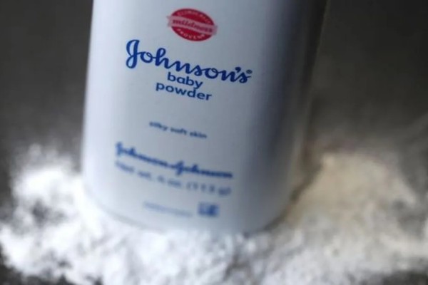 Homem que usou talco Johnson & Johnson quando bebê receberá indenização