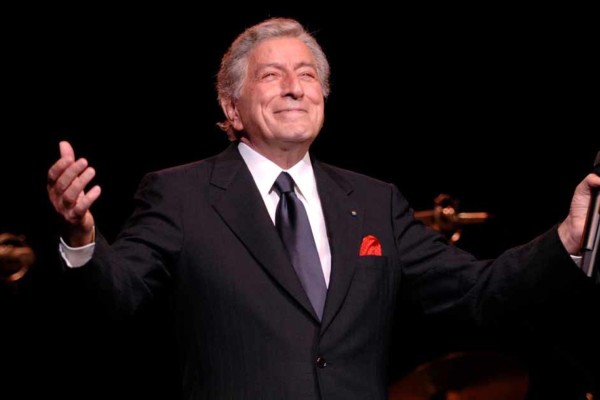 Morre, aos 96 anos, o cantor norte-americano Tony Bennett, ícone da música pop e do jazz