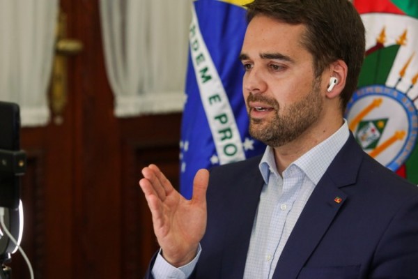 Eduardo Leite é um dos governadores que assinam a carta