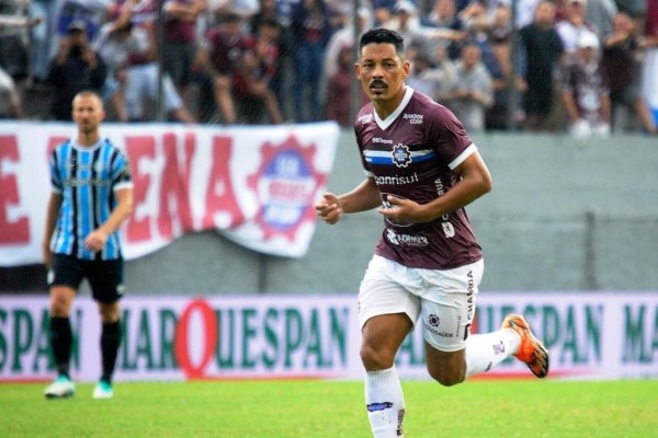 Grêmio leva virada do Caxias na estreia do Campeonato Gaúcho