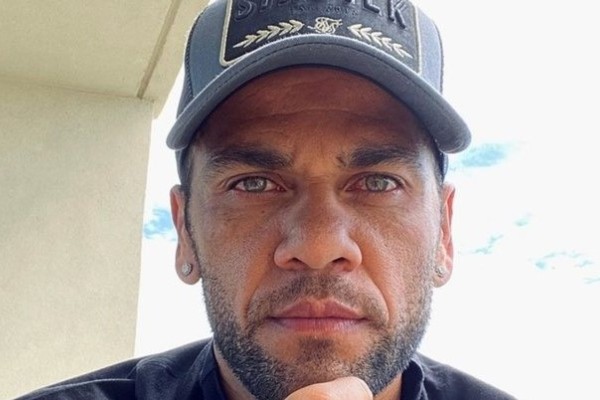 Daniel Alves é condenado a quatro anos e meio de prisão na Espanha