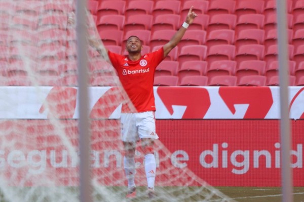 Internacional vence o Avenida na estreia no Campeonato Gaúcho