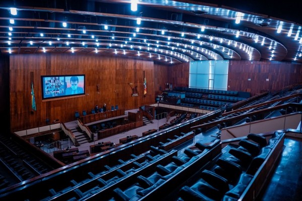 Para não haver aglomeração, sessão na Assembleia foi virtual: apenas o presidente, deputado Ernani Polo, estava no plenário