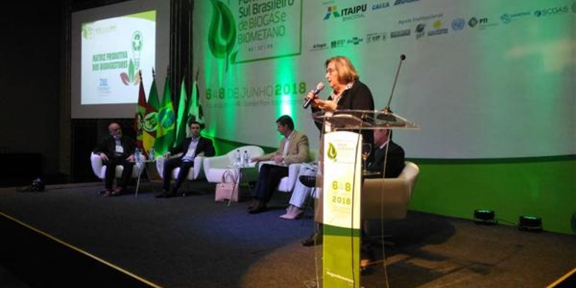 Zilá Breitenbach (PSDB) é a presidente da Frente Parlamentar e da Comissão de Saúde e Meio Ambiente da ALRS Zilá Breitenbach (PSDB) é a presidente da Frente Parlamentar e da Comissão de Saúde e Meio Ambiente da ALRS
