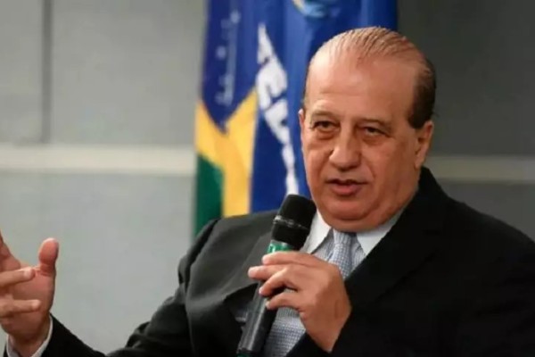 Min. Augusto Nardes, do TCU, questiona gastos de Eduardo Bolsonaro em viagem