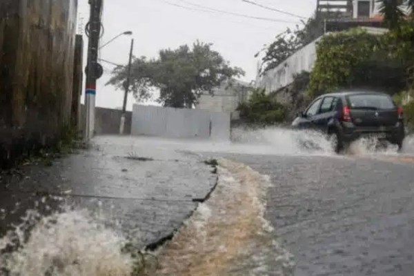 Inmet emite alerta urgente de perigo para o sul do país
