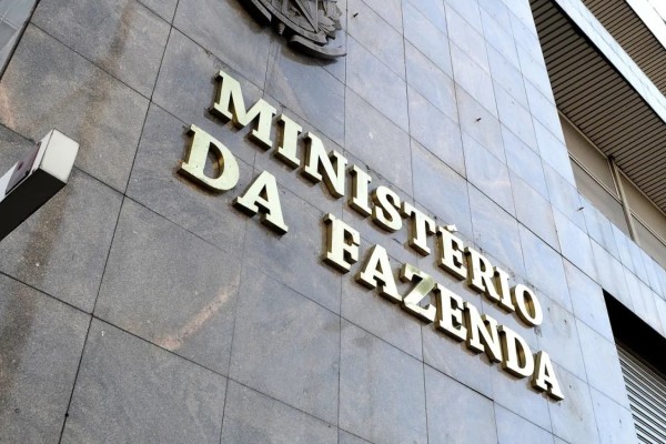 Governo projeta déficit de mais R$ 28 bilhões este ano