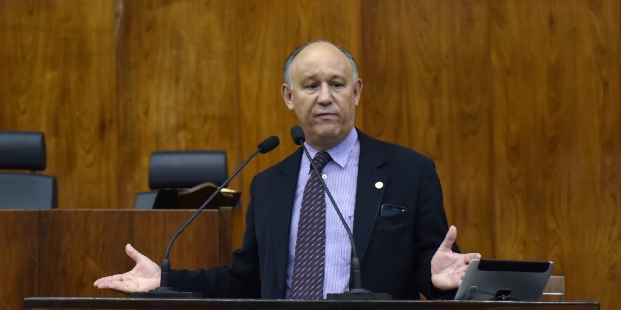 Deputado quer cumprimento de promessas do governador na área da educação