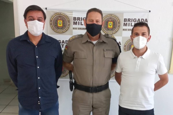 Cris Costa e Joel Bottoni mostram preocupação com seguranças dos turistas que visitam o Cristo Protetor 