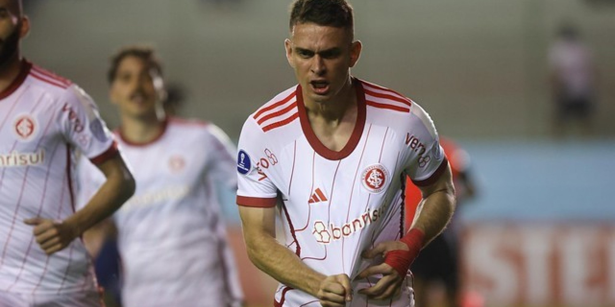 Internacional vence o Delfín com gol de pênalti de Borré
