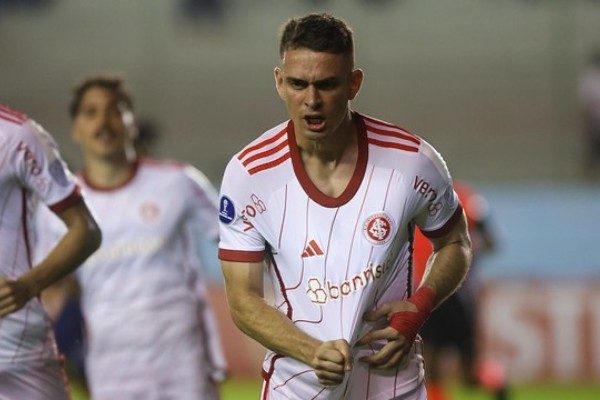 Internacional vence o Delfín com gol de pênalti de Borré