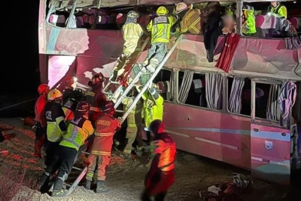 Acidente com ônibus de turistas gaúchos no Chile deixa dois mortos e quarenta feridos