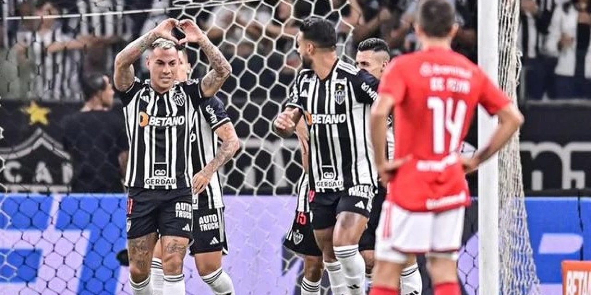 Galo bate Inter no último suspiro e encerra seca de vitórias no Brasileirão