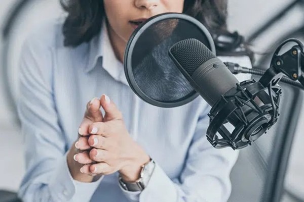 Pré-candidatos, apresentadores e comentaristas de rádio e TV devem se afastar de seus programas