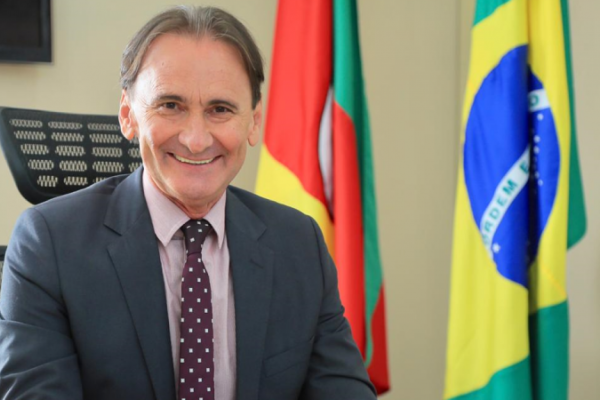 Costella foi entrevistado na Rádio Encantado
