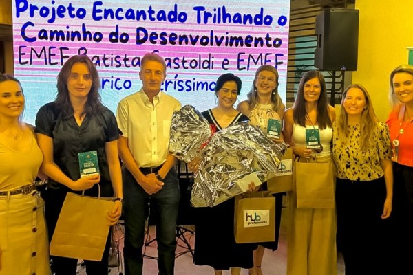 Dália premia professoras que se destacaram em Concurso