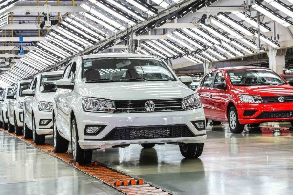 Volkswagen para produção de suas três fábricas de carros por falta de demanda