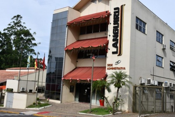 Languiru vai fechar supermercados e parar com a produção de suínos