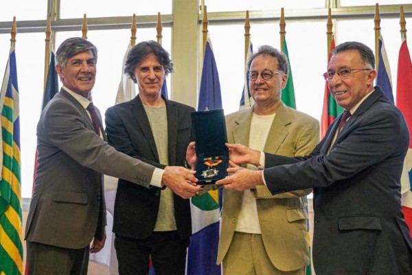 Kleiton e Kledir recebem a Medalha do Mérito Farroupilha