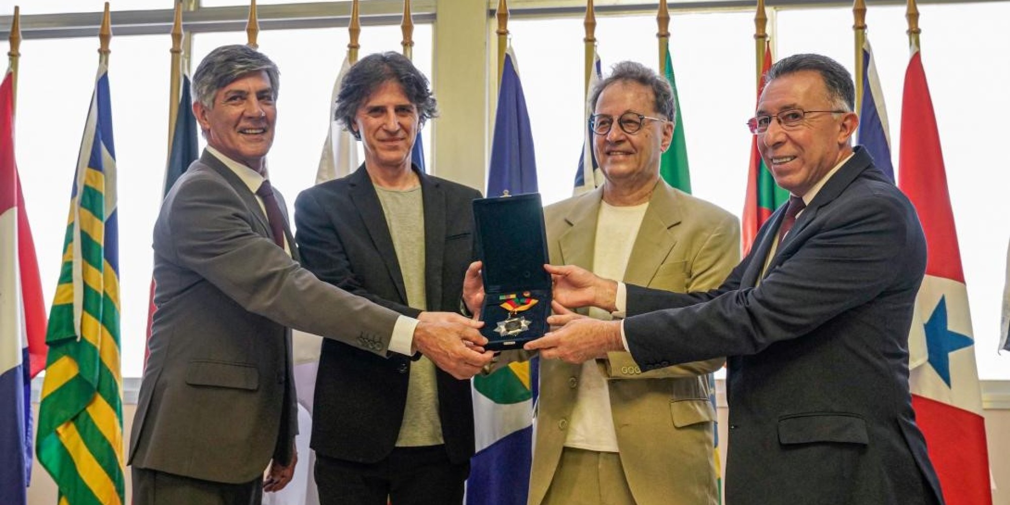 Kleiton e Kledir recebem a Medalha do Mérito Farroupilha