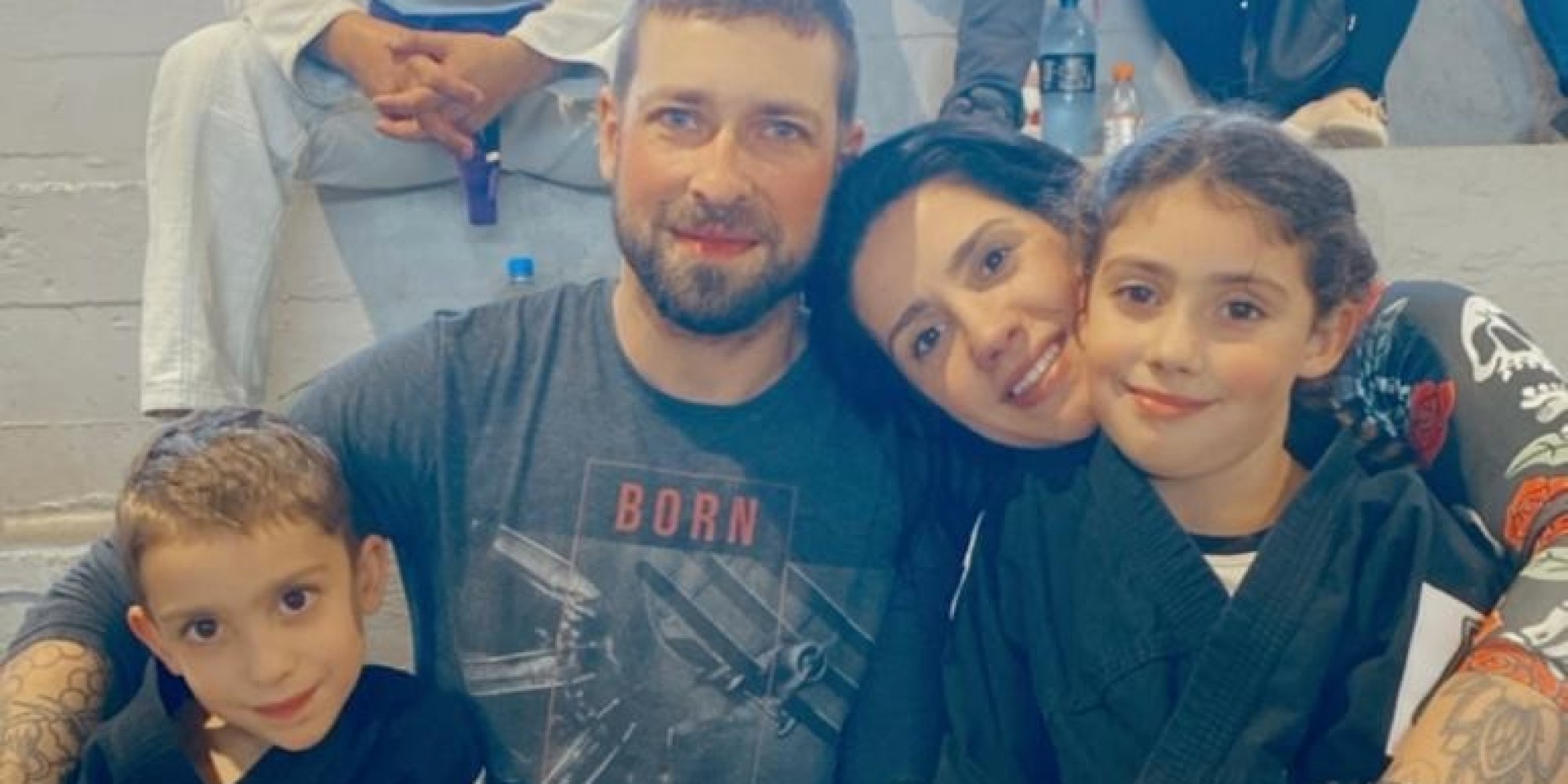 Pai, mãe e filhos se dedicam a arte marcial e já colecionam medalhas pela região