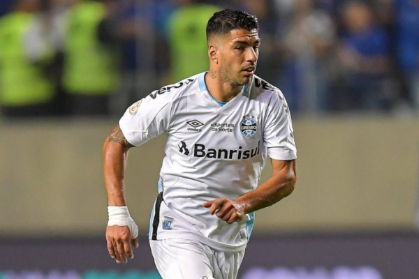 Em jogo de três viradas, Grêmio vence o América-MG