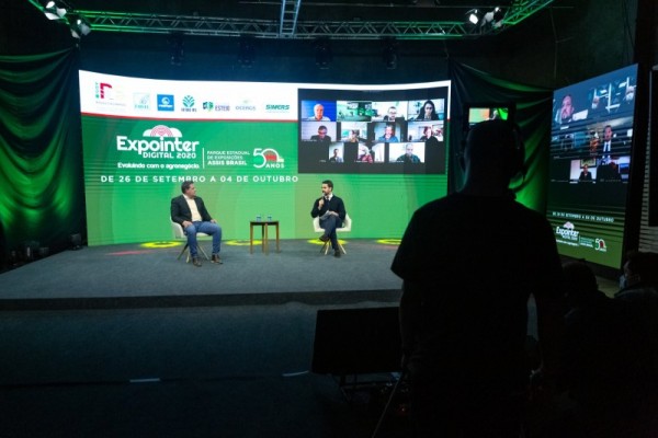 Governador Leite (D) e secretário Covatti Filho (E) detalharam como será a Expointer em formato inovador