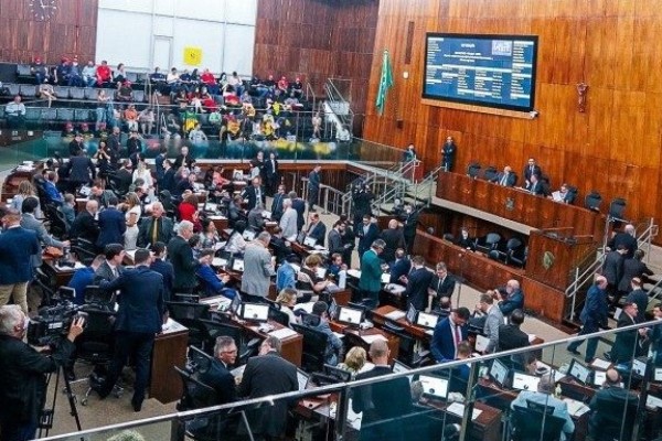 Deputados estaduais gaúchos tomam posse nesta tarde
