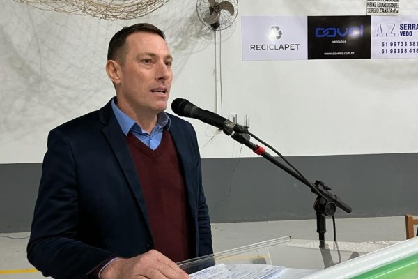 Vereador Roberto Salton continua no PDT