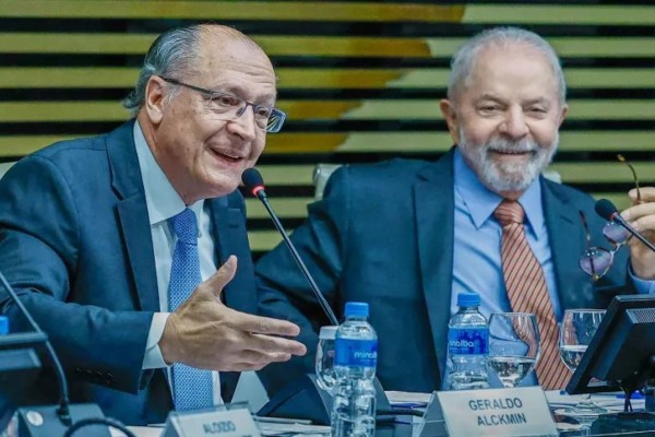 Lula e Alckmin serão diplomados hoje pelo TSE