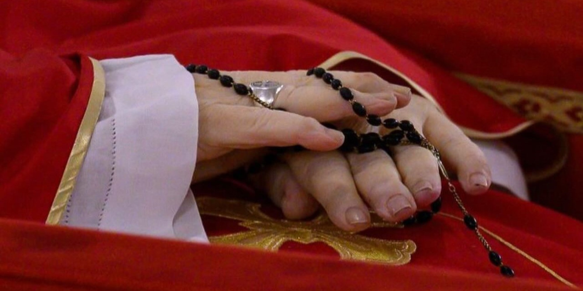 As cerimônias seguem as indicações do Ordo Exsequiarum Romani Pontificis