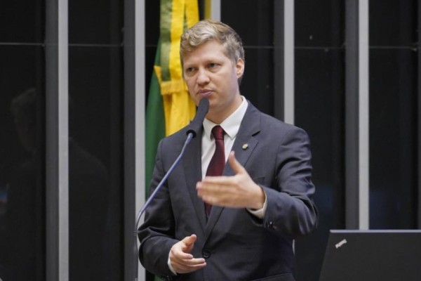 Deputado quer CPI para investigar abusos de ministros do STF e do TSE