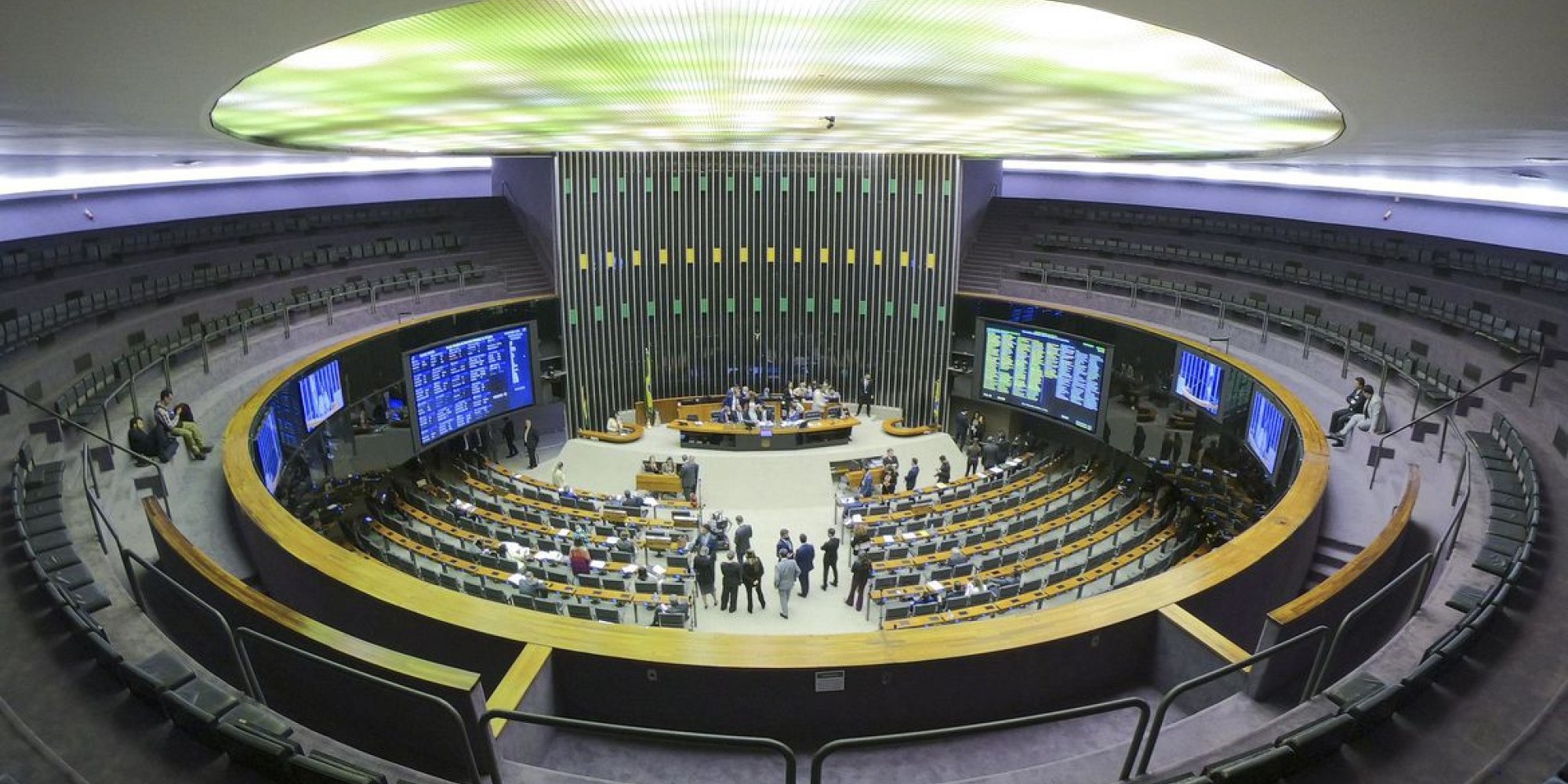 Emenda prevê estado de emergência para ampliar auxílios Emenda prevê estado de emergência para ampliar auxílios