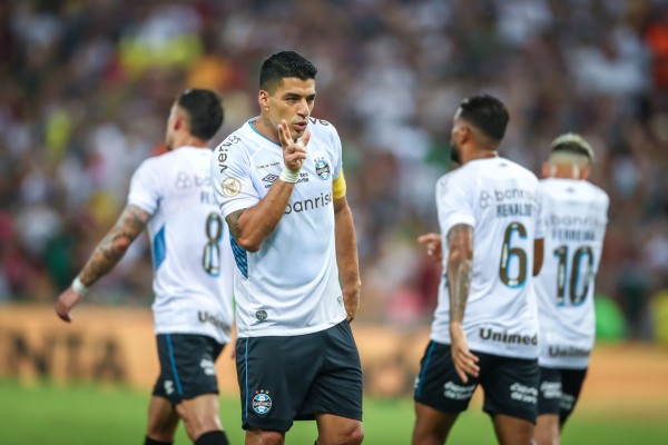 O uruguaio marcou dois gols e Galdino completou o saldo do Tricolor Gaúcho, enquanto Arias e John Kennedy anotaram os gols do Flu.