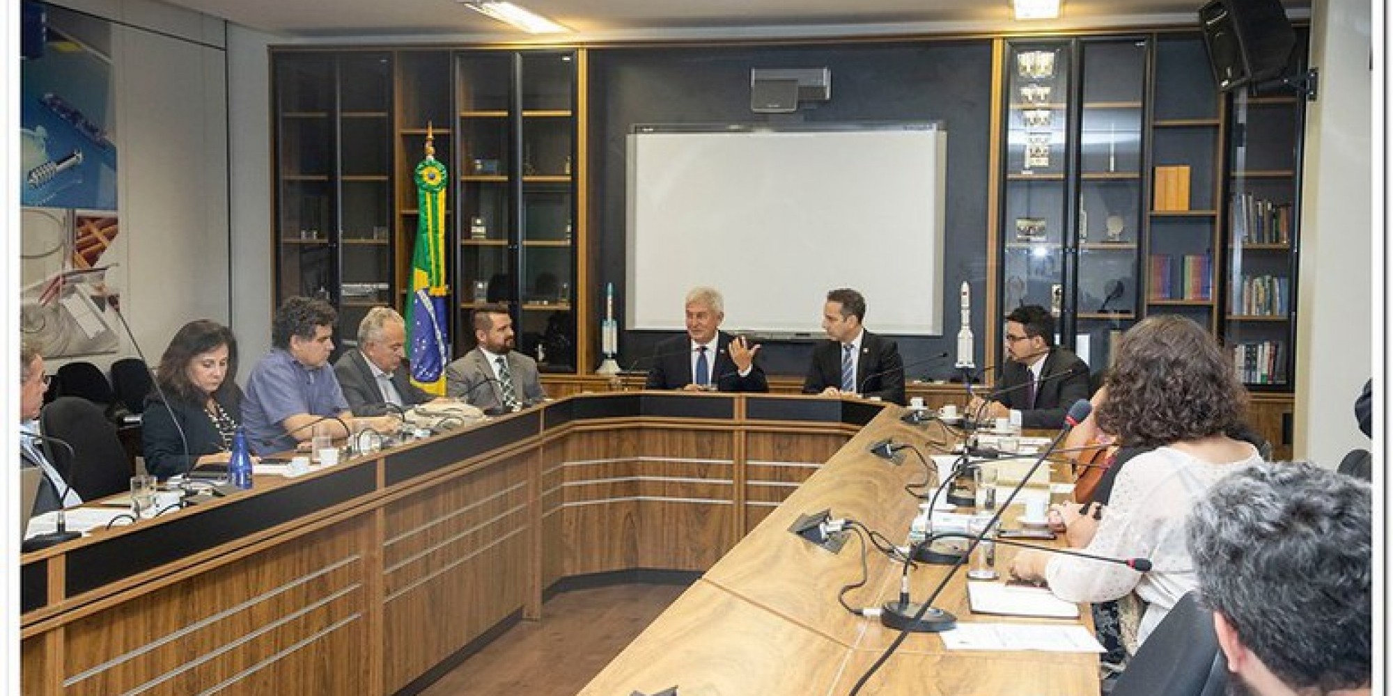 O Brasil vai investir R$ 10 milhões em pesquisas sobre o vírus por meio da RedeVírus do MCTIC, que envolve cientistas e laboratórios nacionais O Brasil vai investir R$ 10 milhões em pesquisas sobre o vírus por meio da RedeVírus do MCTIC, que envolve cientistas e laboratórios nacionais