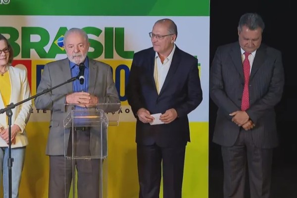 Lula anuncia primeiros nomes para equipe ministerial de seu governo