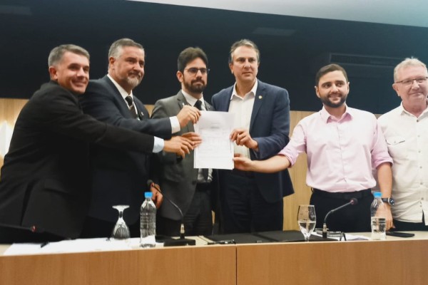 Comitiva esteve presente no auditório da Univates, em Lajeado, nesta segunda-feira (30).