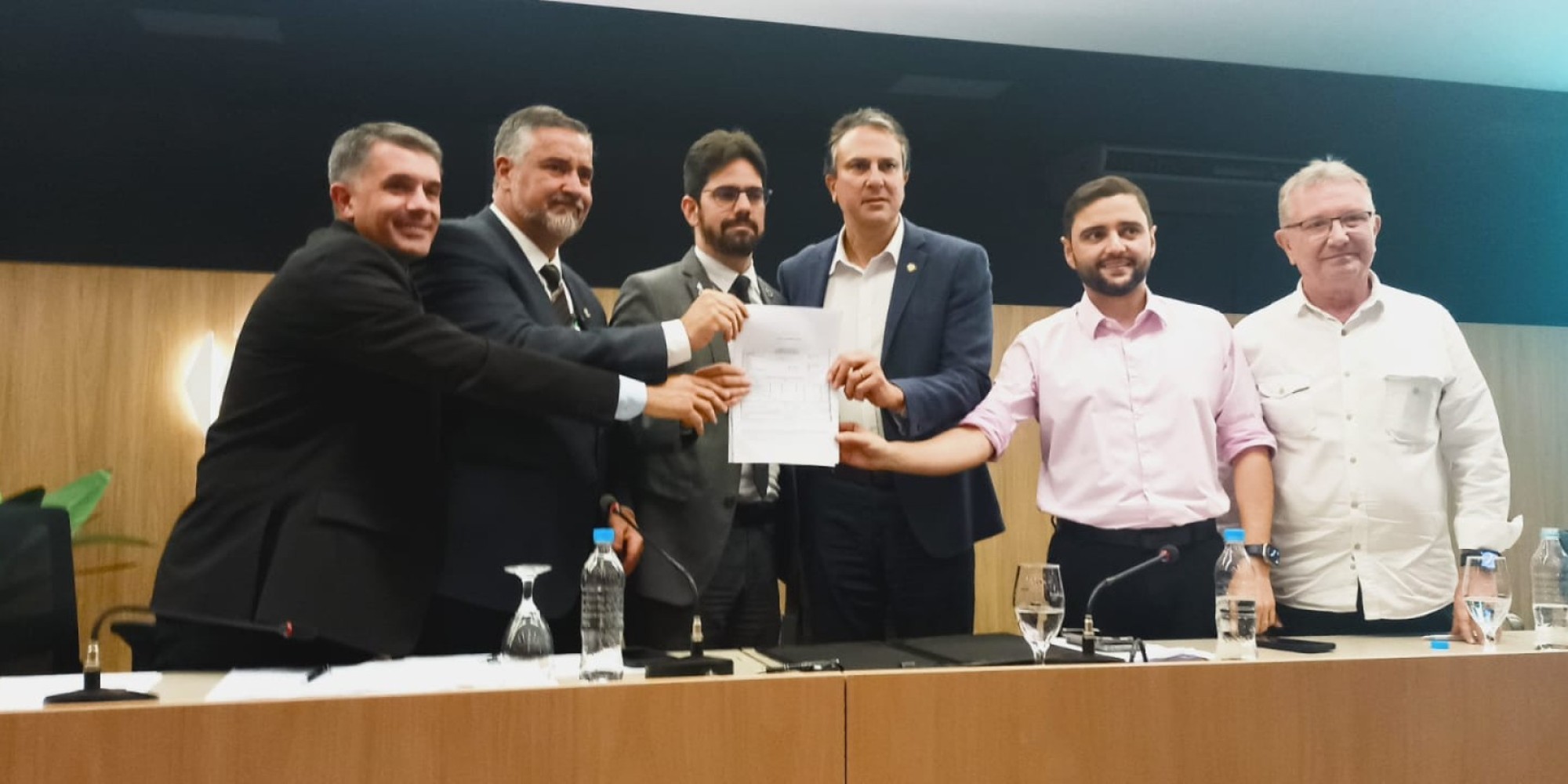 Comitiva esteve presente no auditório da Univates, em Lajeado, nesta segunda-feira (30). Comitiva esteve presente no auditório da Univates, em Lajeado, nesta segunda-feira (30).
