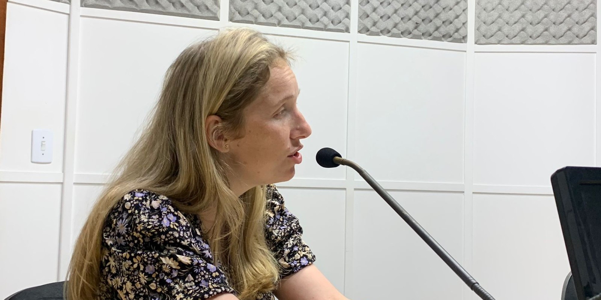 Secretária repassou informações sobre regras para matrículas Secretária repassou informações sobre regras para matrículas