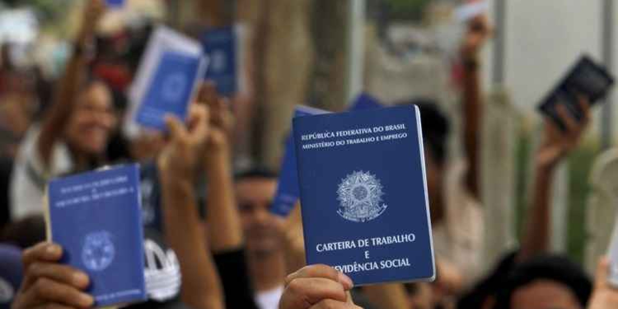 Desemprego cai para 9,8% em maio