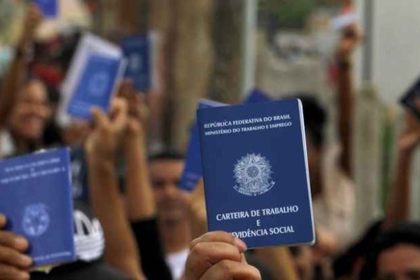 Desemprego cai para 9,8% em maio