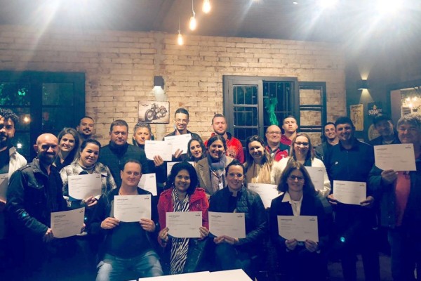 Curso para garçons é concluído