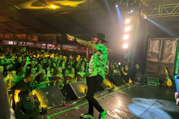 Show de Thiago Brava reuniu cerca de 10 mil pessoas