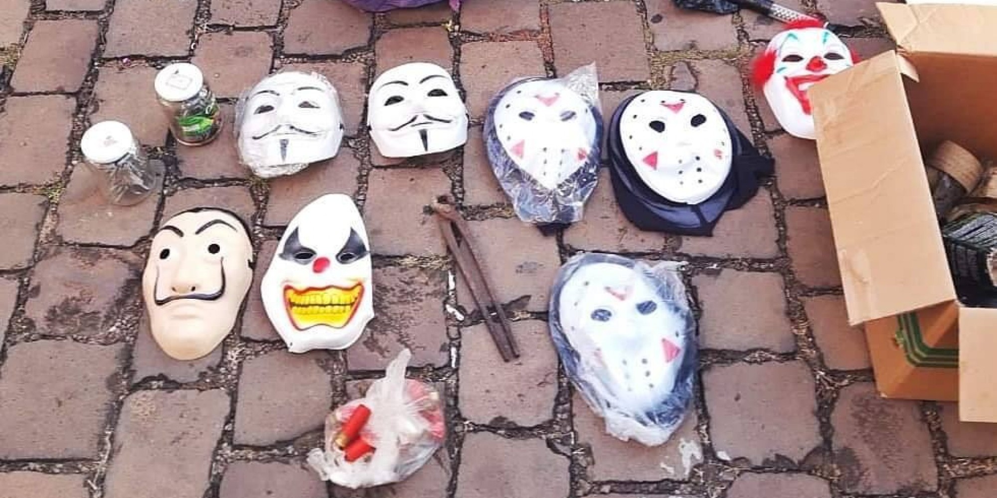 Máscaras utilizadas no ataque as agências foram apreendidas Máscaras utilizadas no ataque as agências foram apreendidas